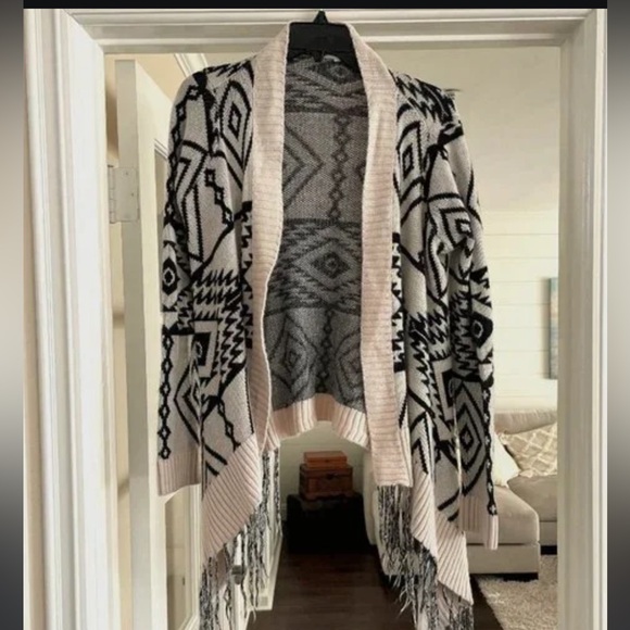 Sweaters - Geometric cardigan size S/M